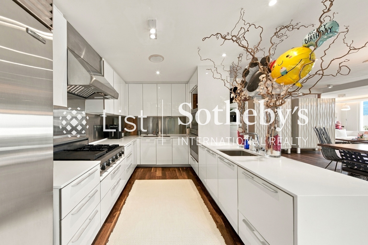 Redhill Peninsula 红山半岛 | Open Kitchen