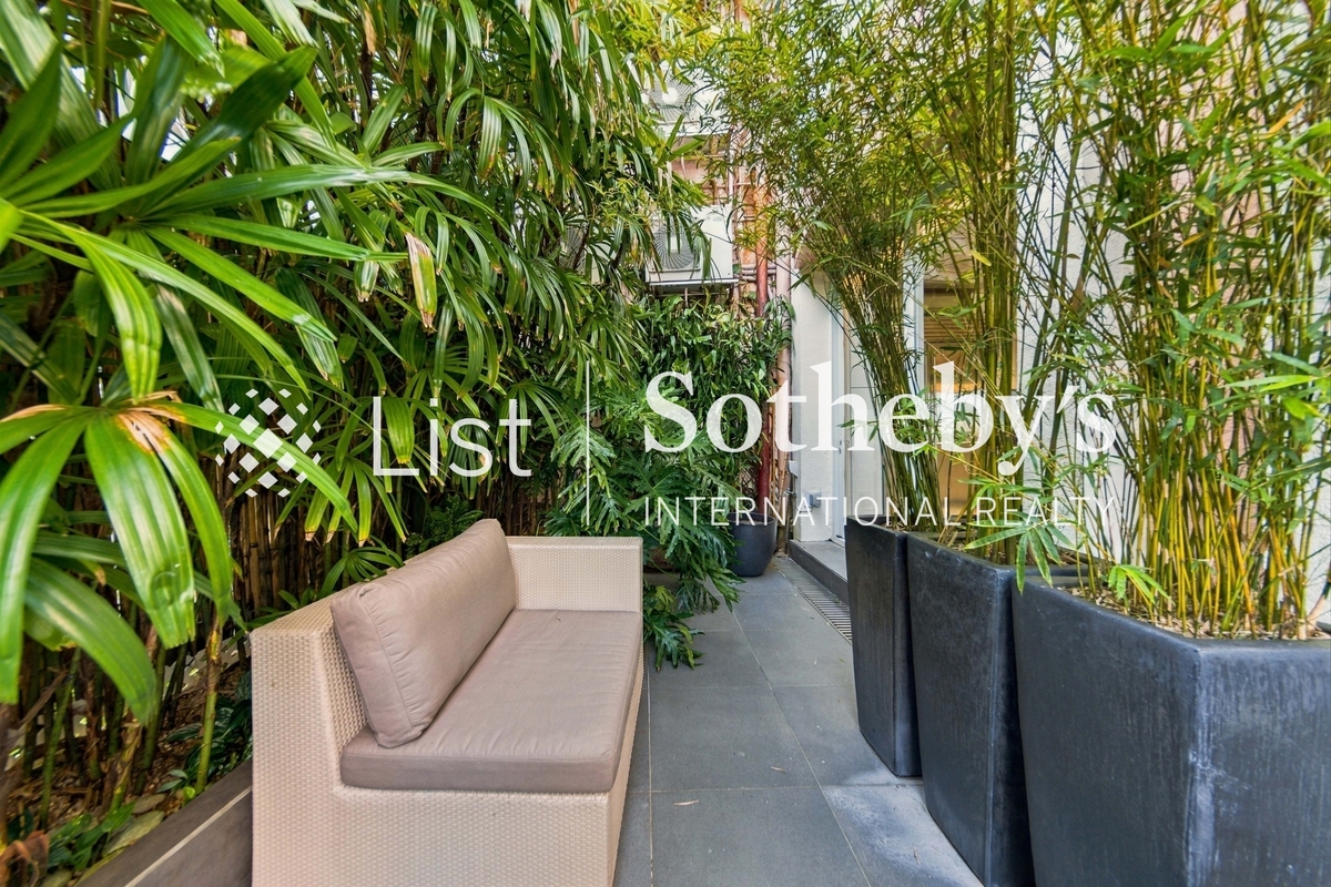 Redhill Peninsula 红山半岛 | Private Garden off Living Room