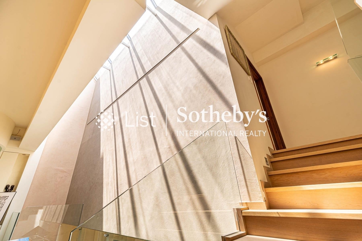 Redhill Peninsula 红山半岛 | Skylight