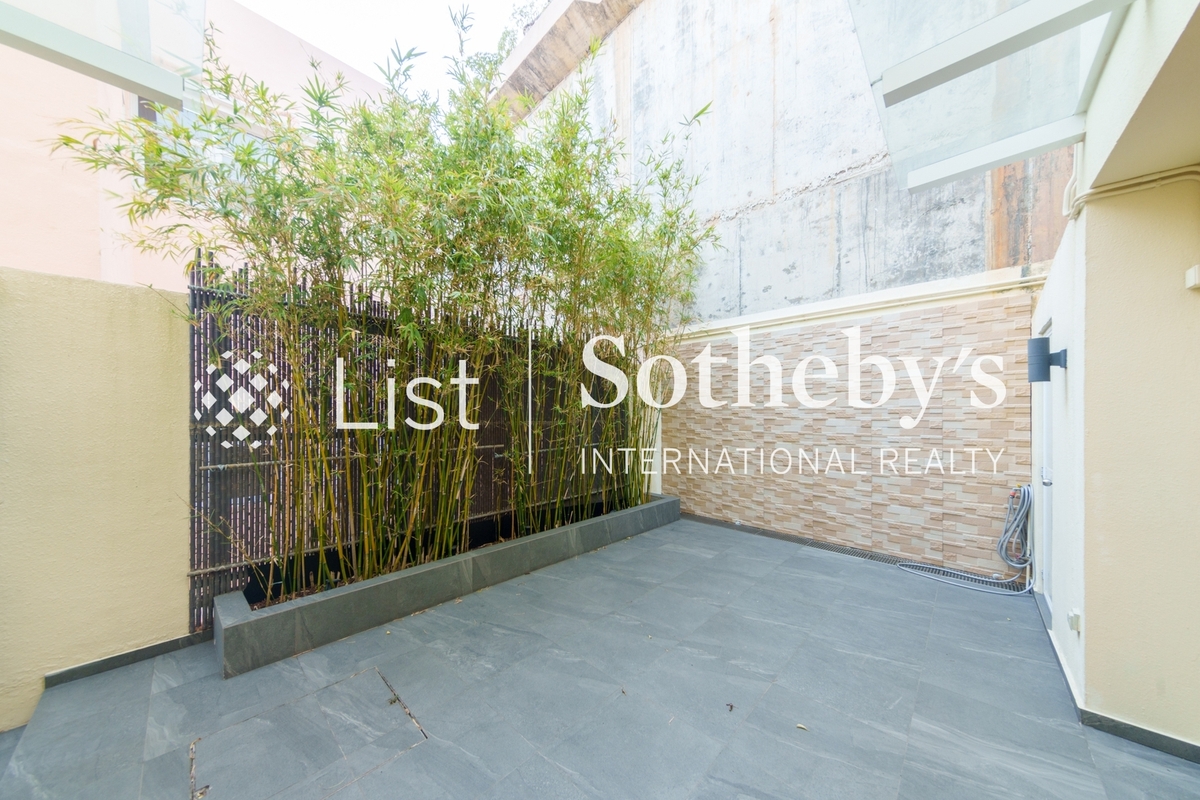 Redhill Peninsula 紅山半島 | Private Terrace off Dining Room