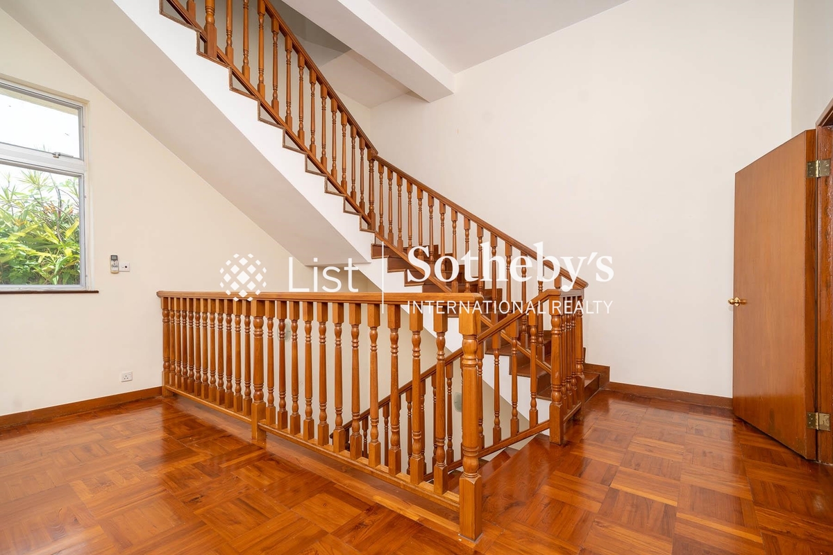 Redhill Peninsula 紅山半島 | Internal Staircase