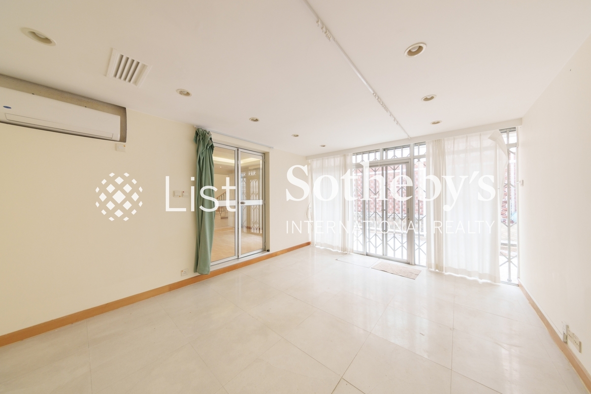 Redhill Peninsula 紅山半島 | Family Room