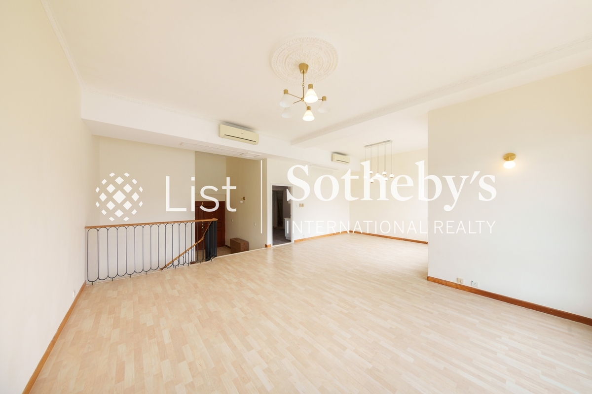 Redhill Peninsula 紅山半島 | Living and Dining Room