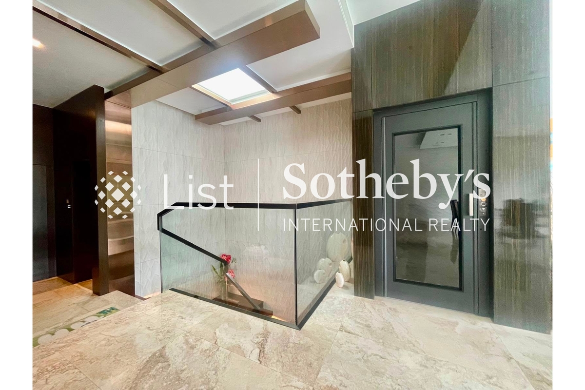 Redhill Peninsula 紅山半島 | Foyer
