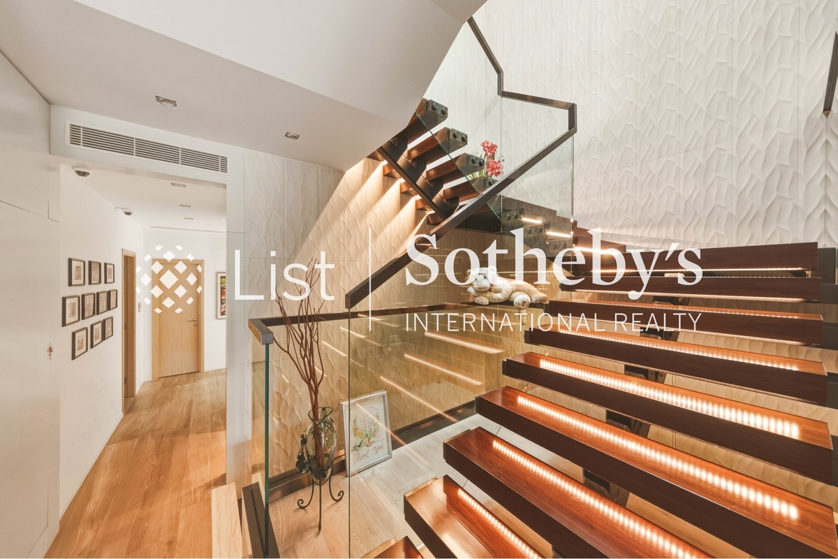 Redhill Peninsula 紅山半島 | Internal Staircase