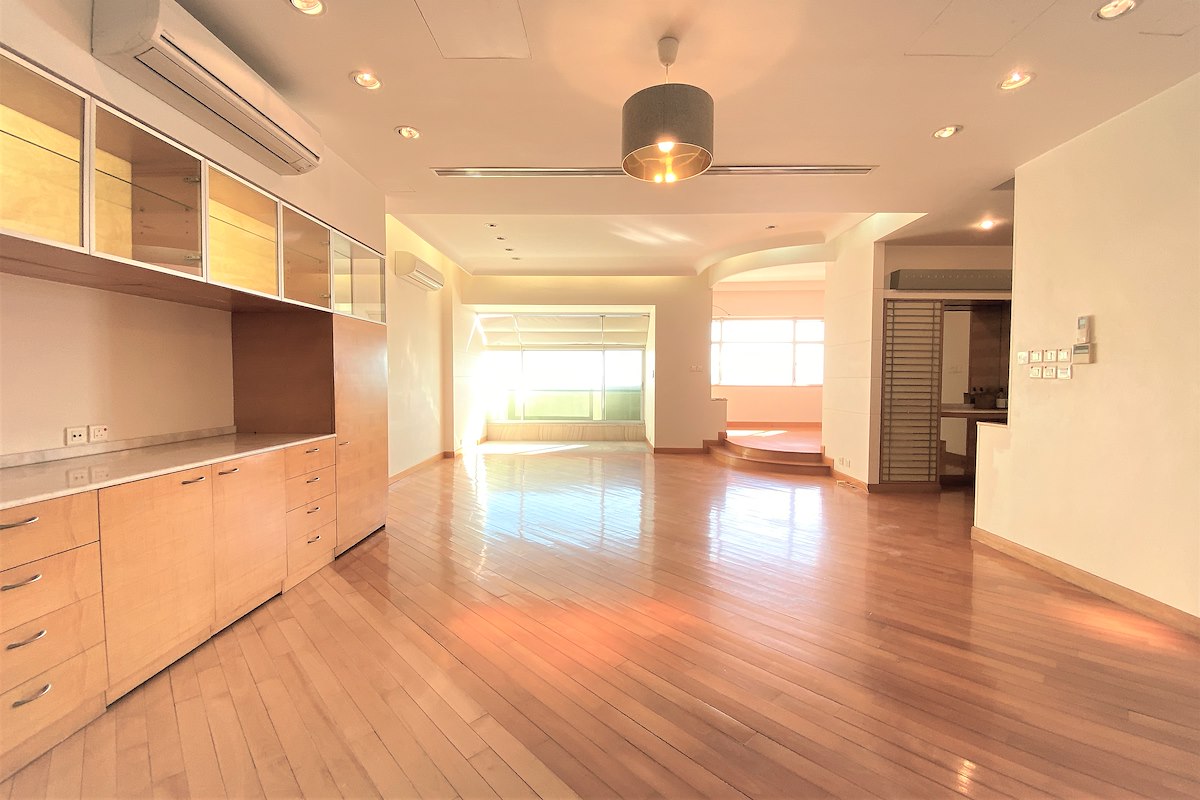 Redhill Peninsula 紅山半島 | Living and Dining Room