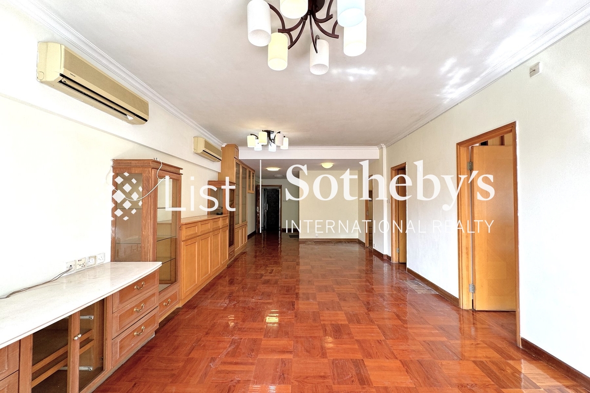 Arts Mansion 雅詩大廈 | Living and Dining Room