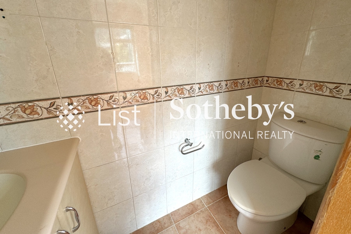 Arts Mansion 雅詩大廈 | Powder Room in Master Bedroom
