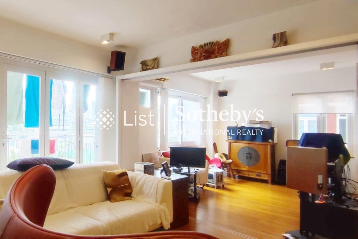 Arts Mansion 雅詩大廈 | Living and Dining Room