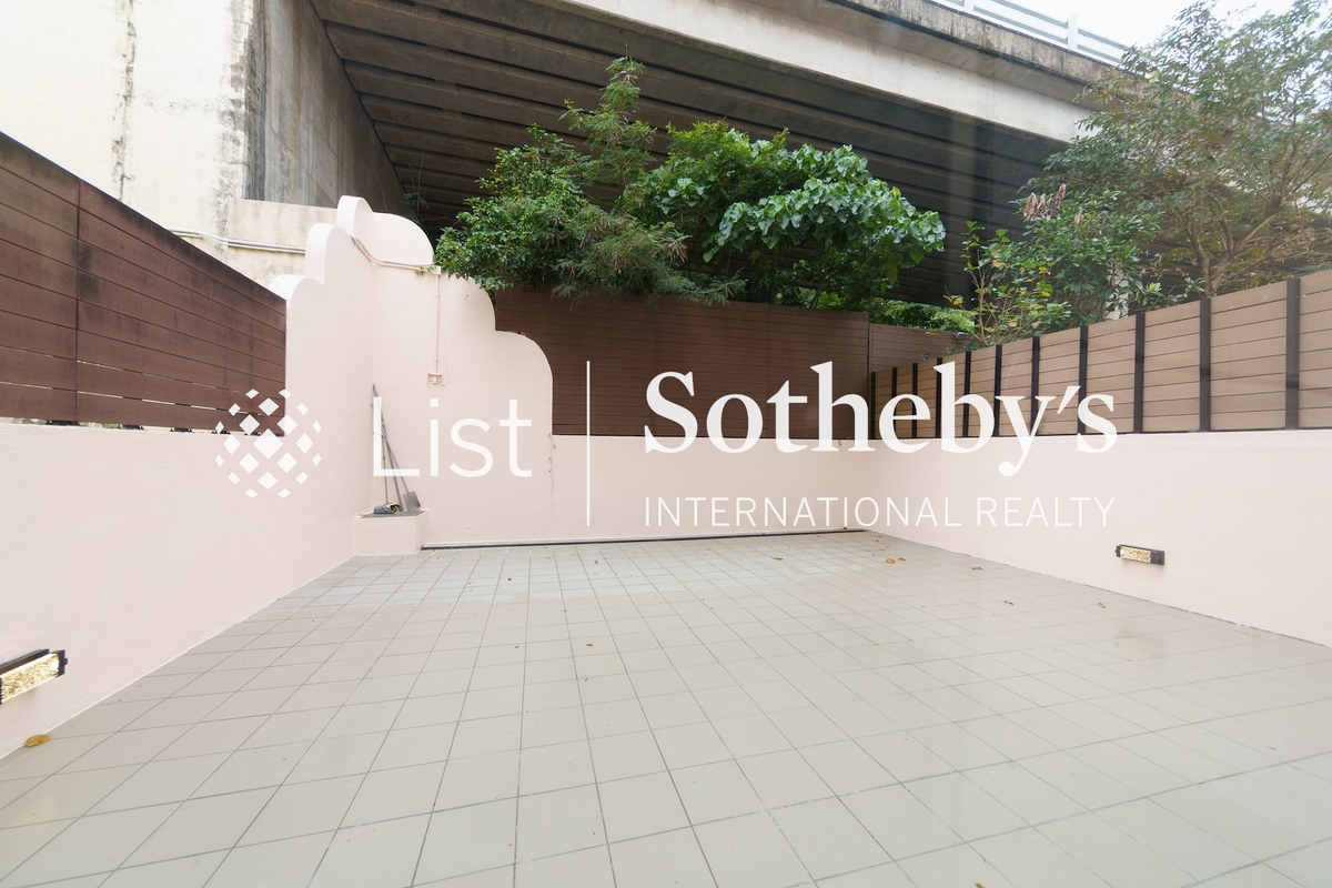 Redhill Peninsula 紅山半島 | Private Terrace off Dining Room