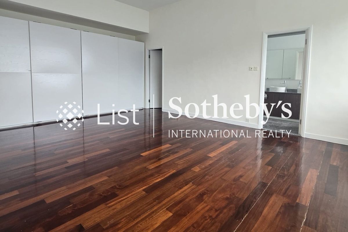 Redhill Peninsula 紅山半島 | Built-in Wardrobe in Master Bedroom 