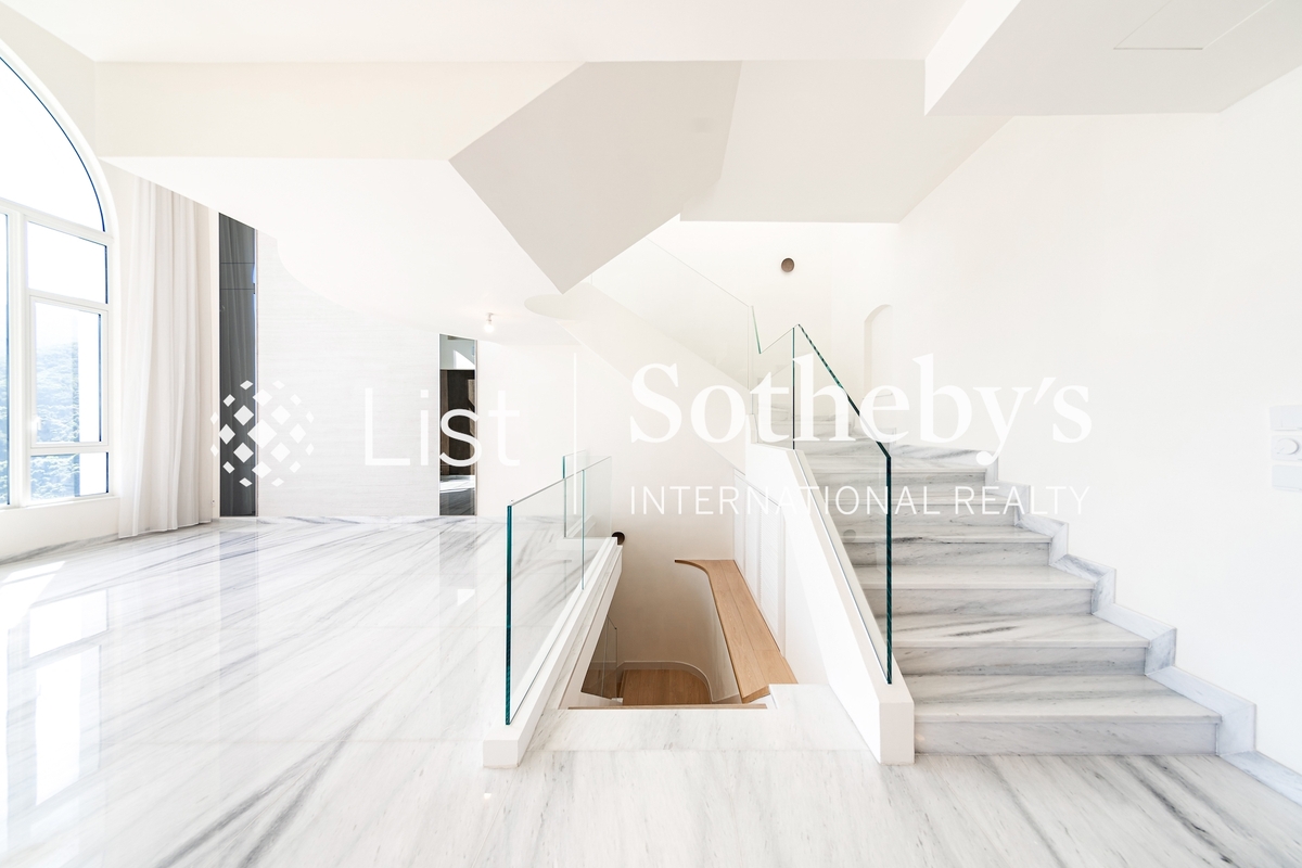 Redhill Peninsula 紅山半島 | Internal Staircase