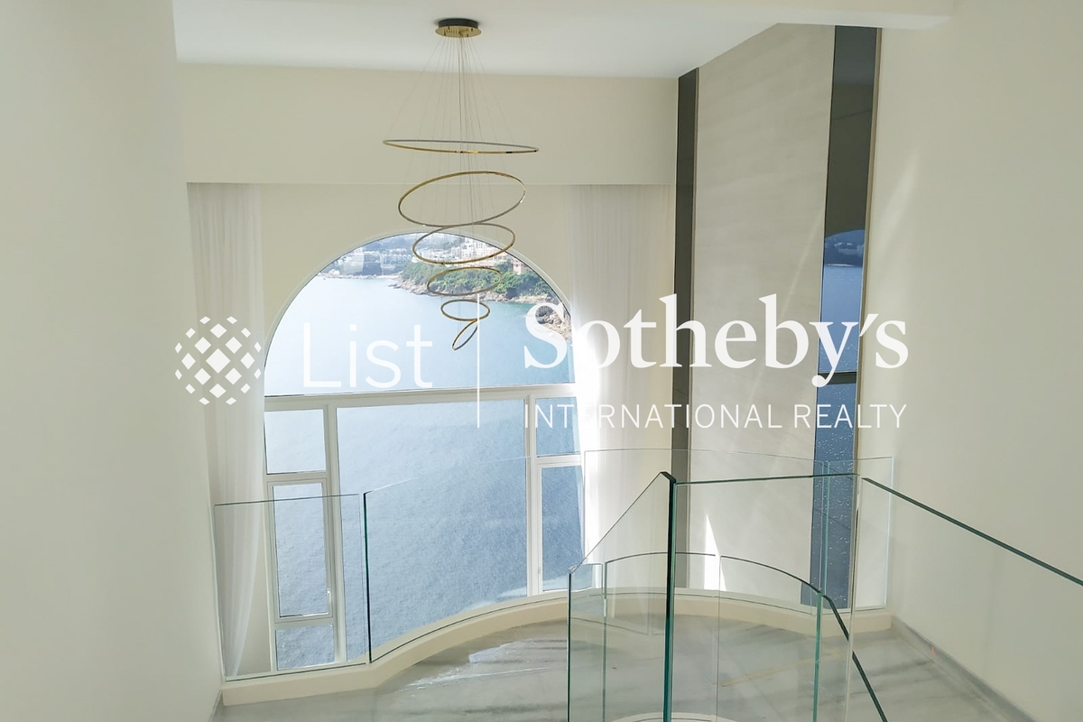 Redhill Peninsula 紅山半島 | Entrance stairs