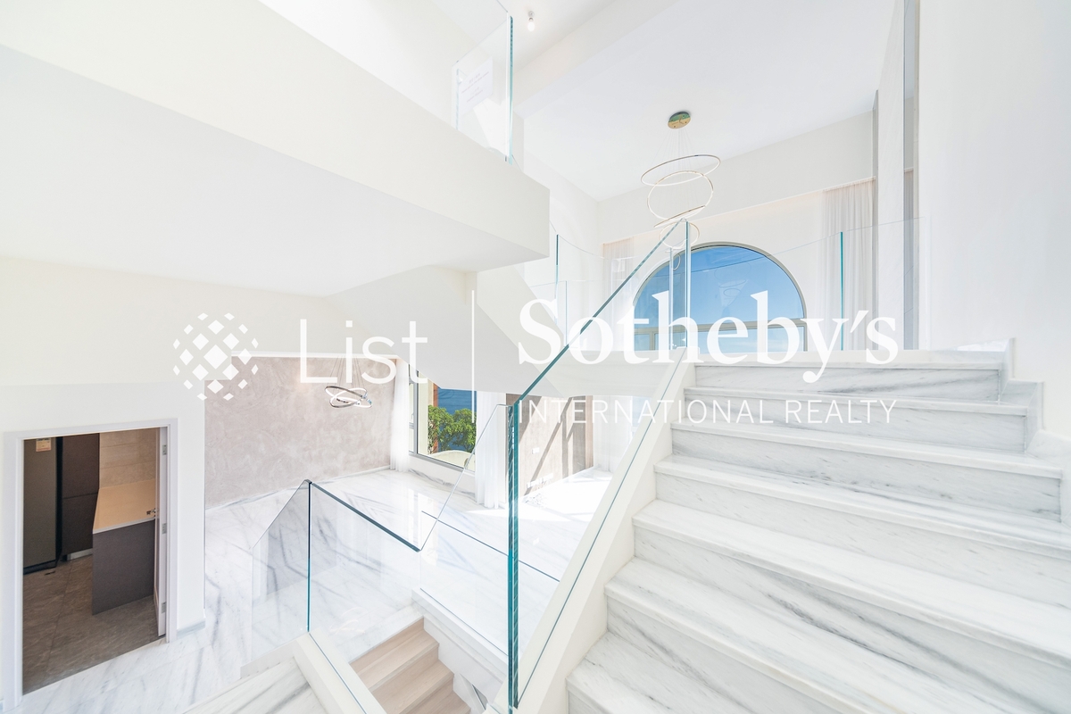 Redhill Peninsula 紅山半島 | Internal Staircase