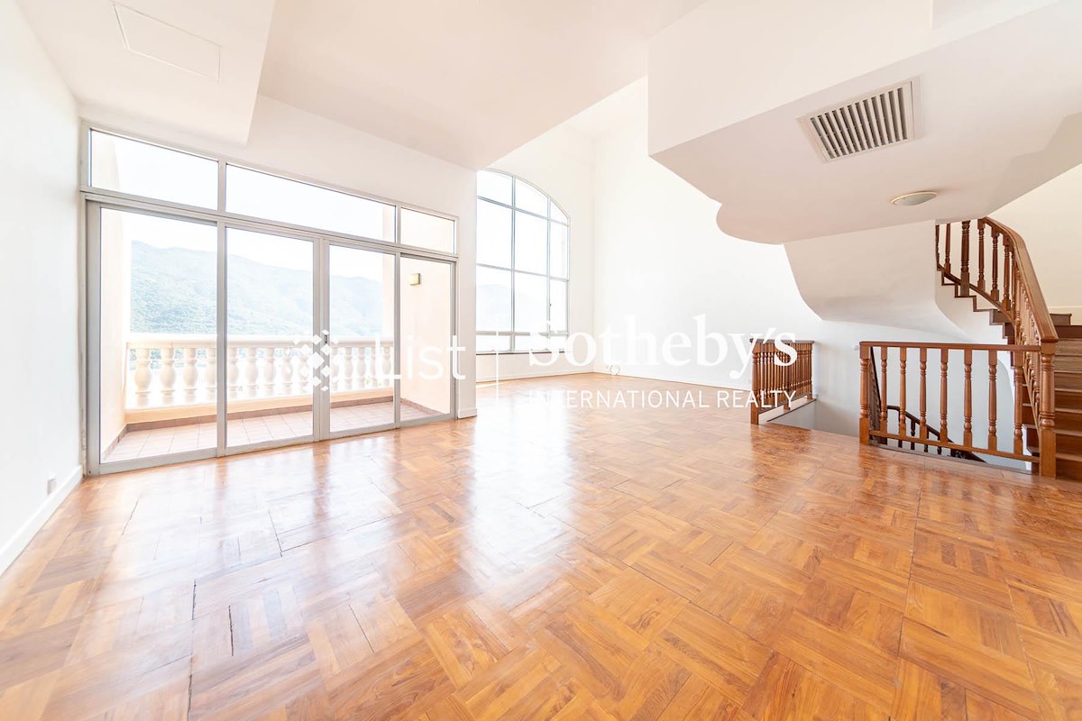 Redhill Peninsula 紅山半島 | Living and Dining Room