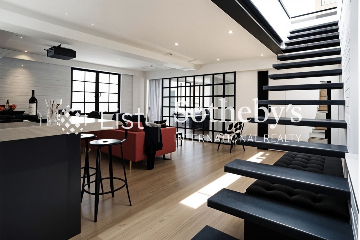 Wing Cheung Court 穎章大廈 | Living and Dining Room