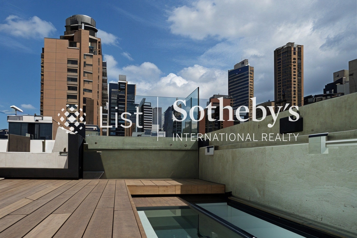 Wing Cheung Court 穎章大廈 | Private Roof Terrace