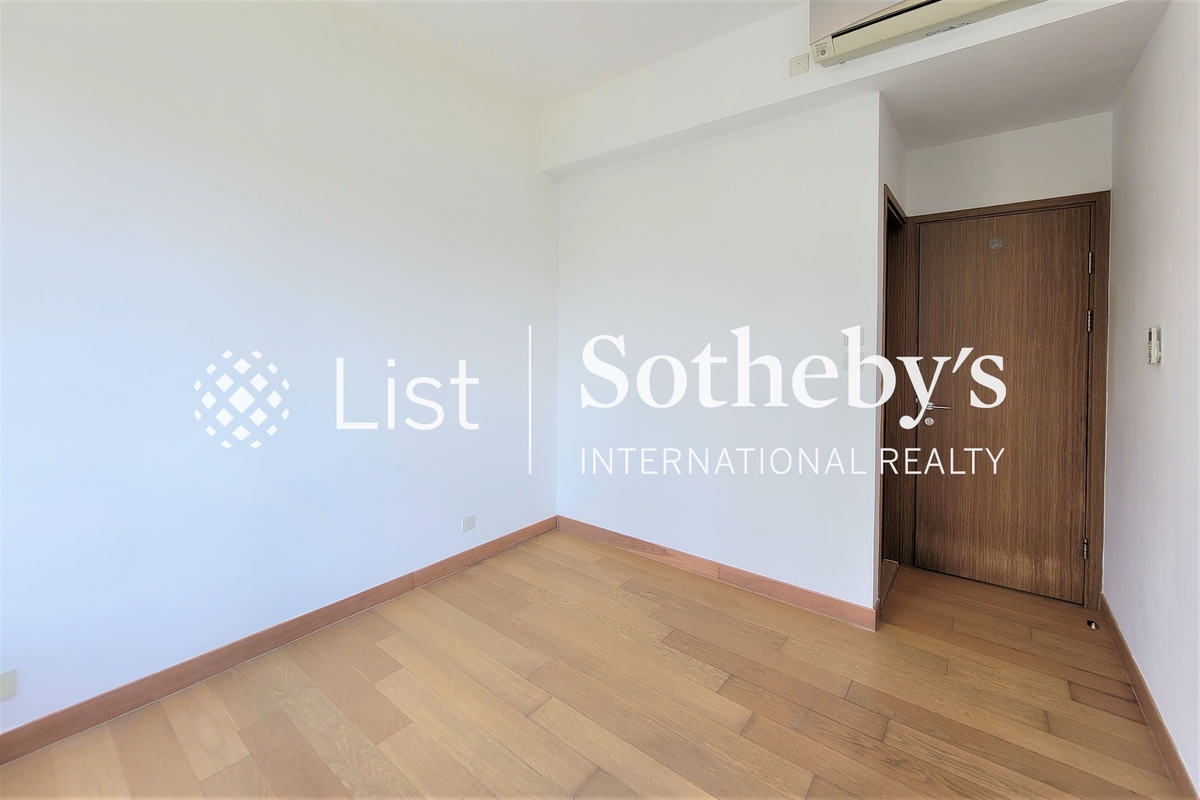 One Wanchai 壹環 | Closet Area in Master Bedroom