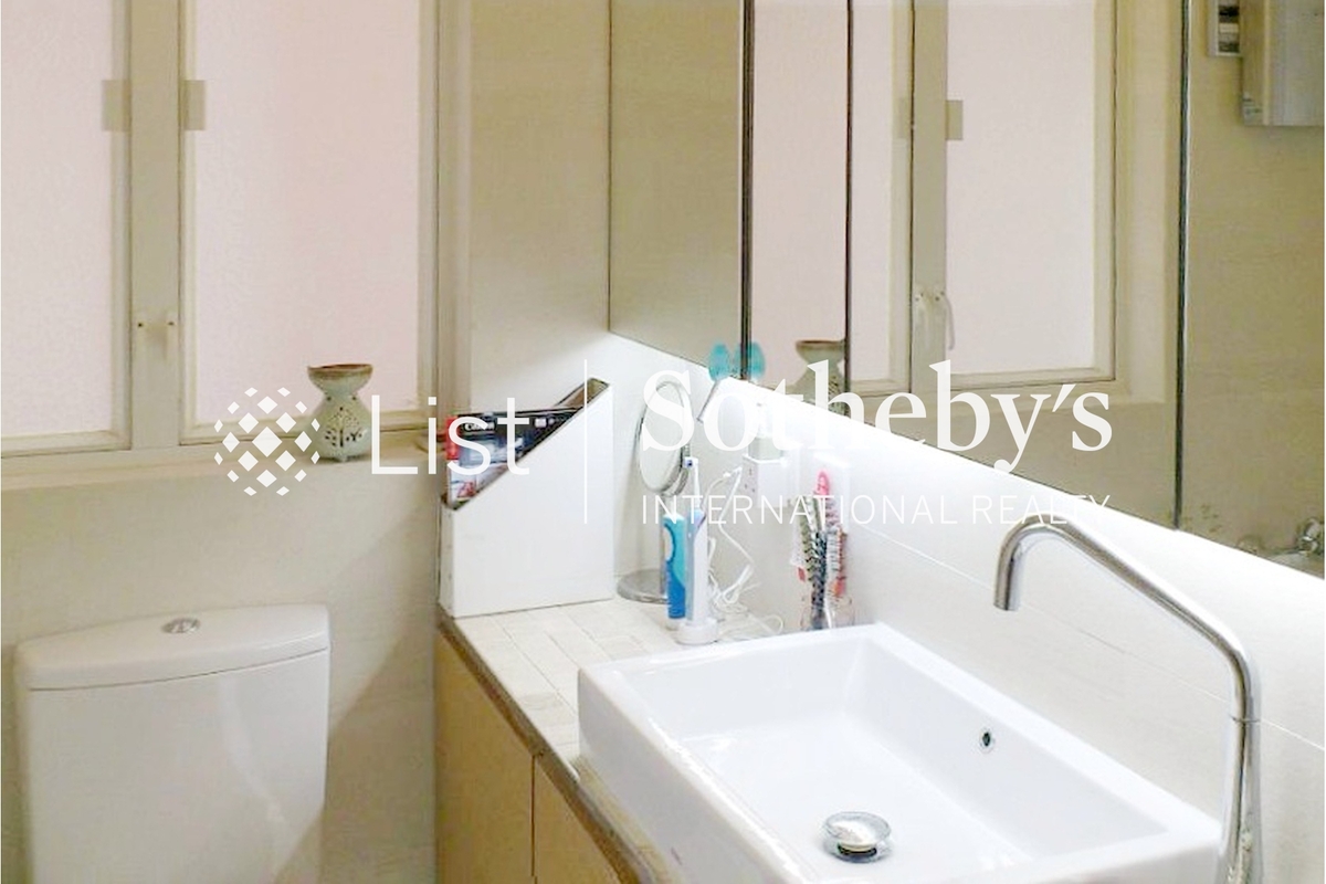 Sing Woo Building 成和大廈 | Bathroom