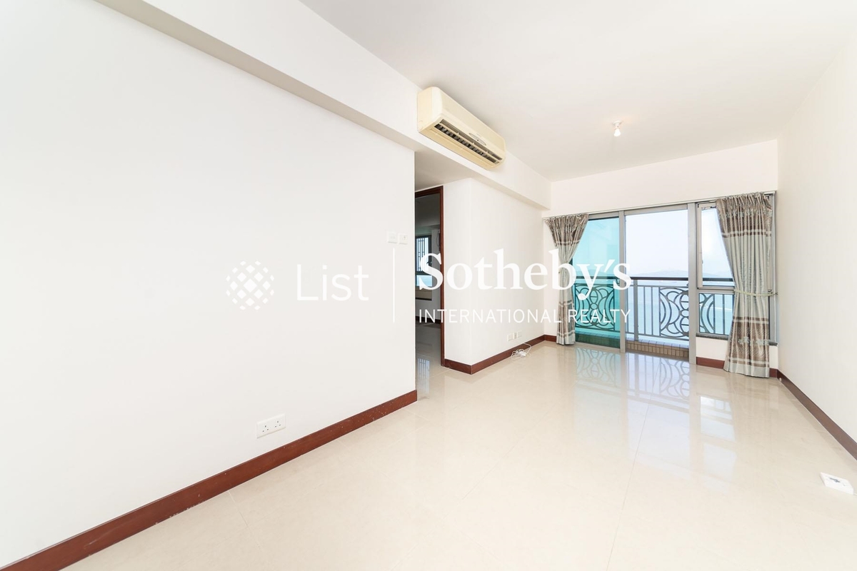 The Merton 泓都 | Living and Dining Room