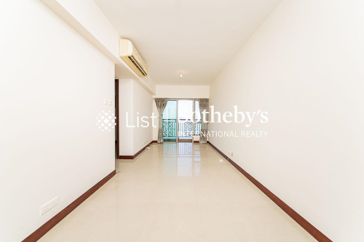 The Merton 泓都 | Living and Dining Room