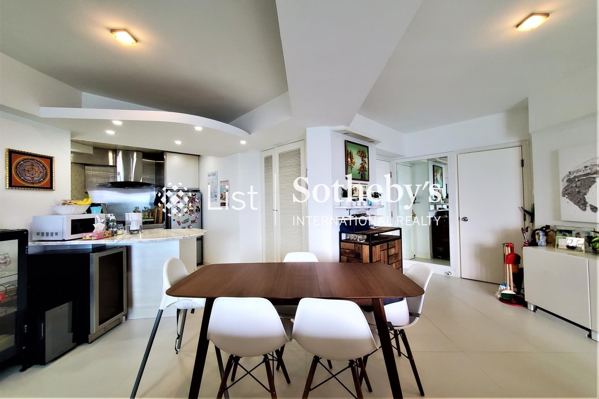 The Merton 泓都 | Living and Dining Room