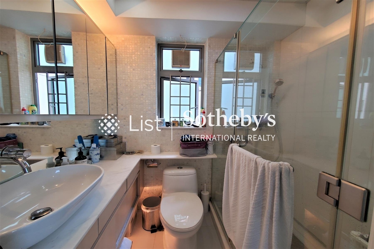 The Merton 泓都 | Master Bathroom