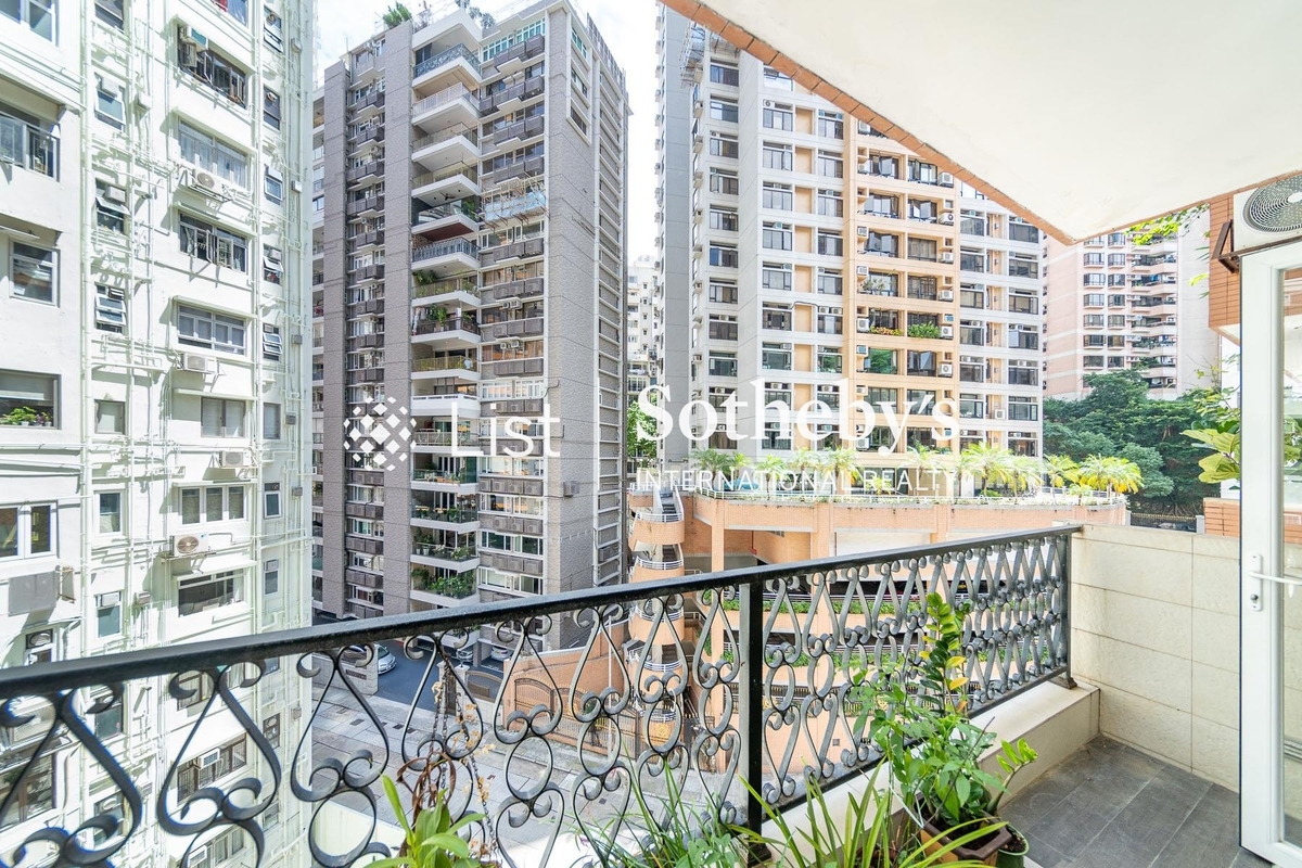 Elegant Garden 精緻園 | Balcony off Living and Dining Room
