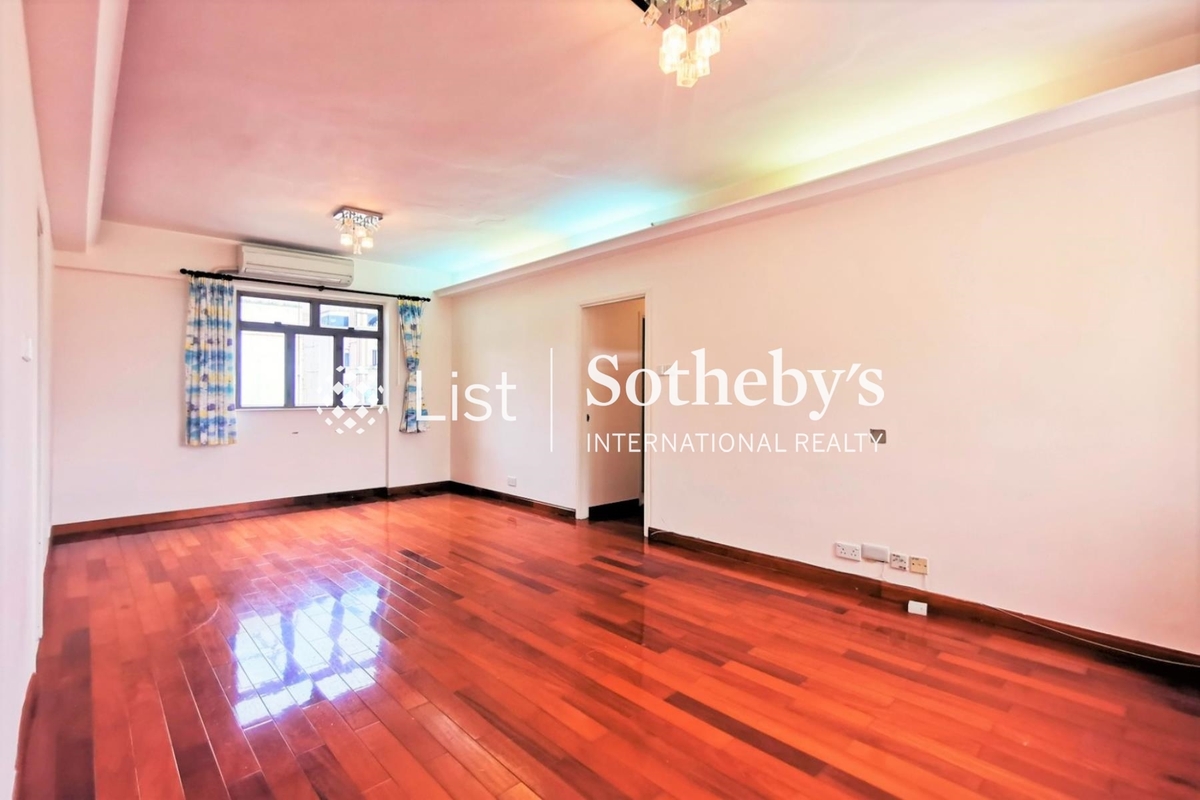 Yuk Sing Building 毓成大廈 | Living and Dining Room