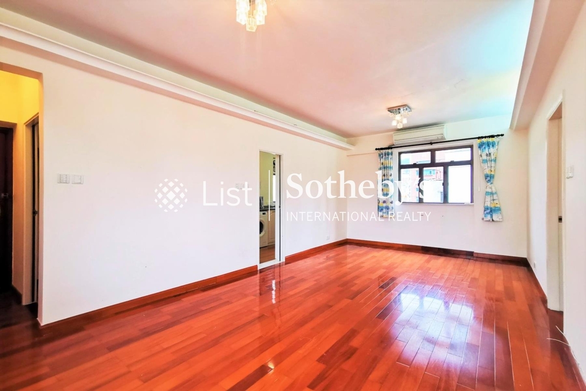 Yuk Sing Building 毓成大廈 | Living and Dining Room