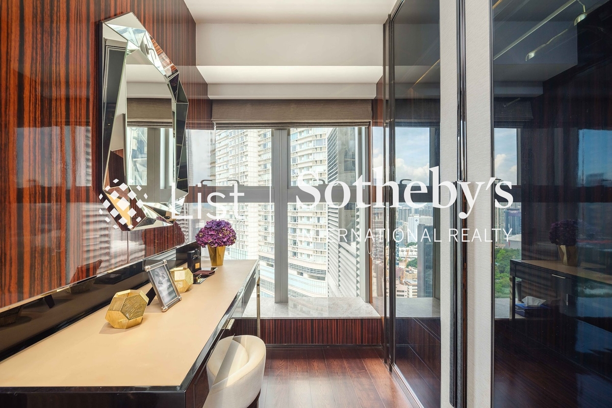 Harbour Pinnacle 凱譽 | Dressing Area in Master Bedroom 