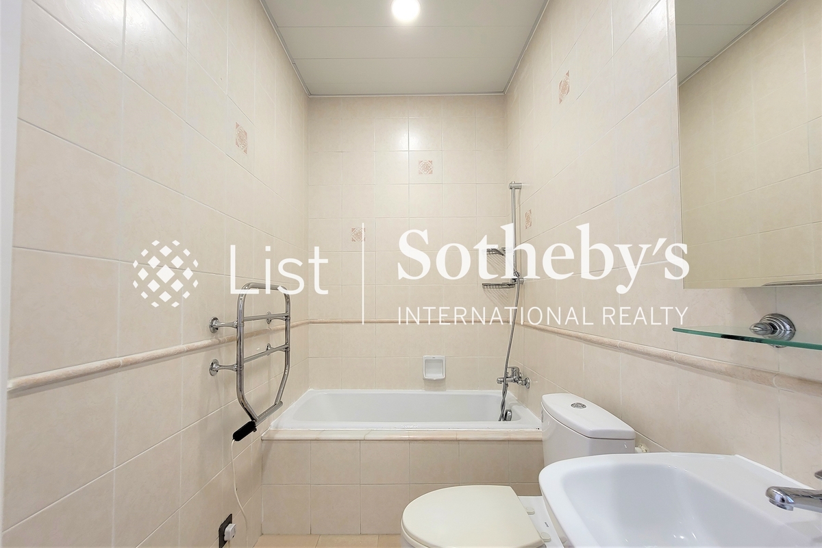 1-1A Sing Woo Crescent 成和坊1-1A號 | Master Bathroom