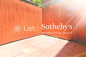 1-1A Sing Woo Crescent 成和坊1-1A號 | Private Garden off Living and Dining Room