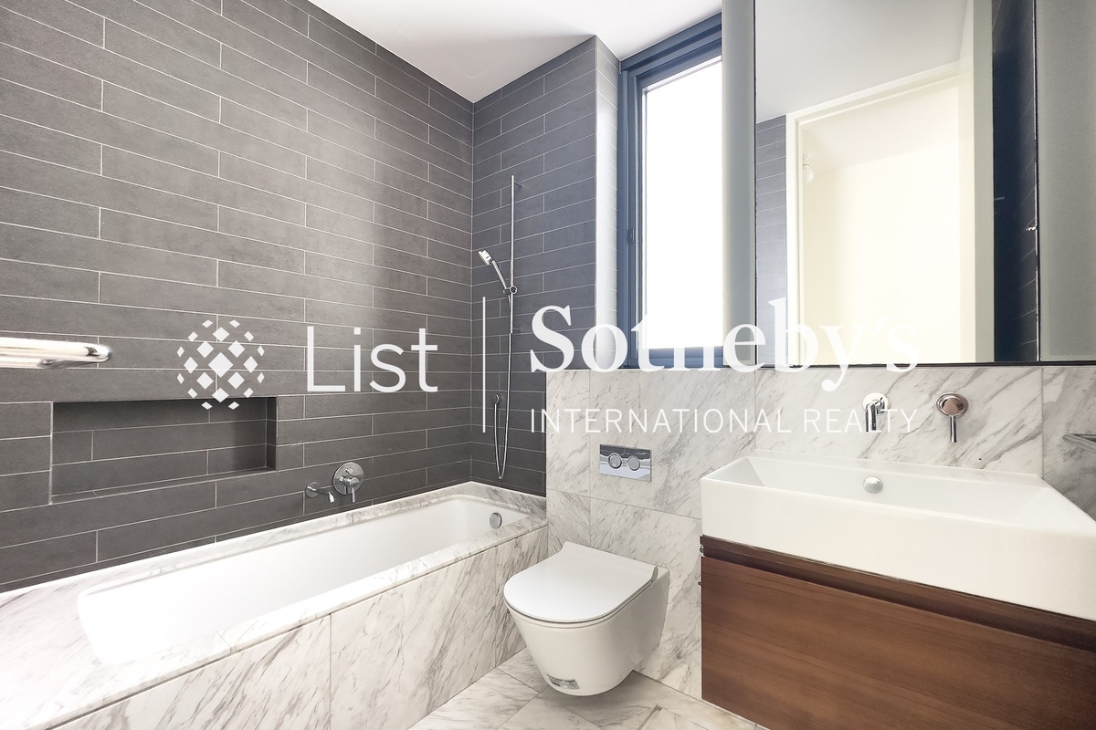 Whitesands Whitesands | Second En-suite Bathroom