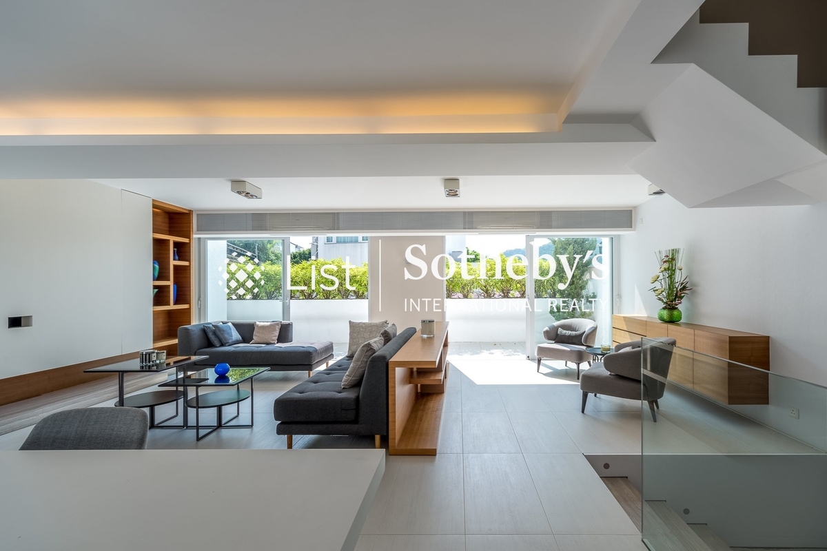 Buena Vista 怡景花園 | Living and Dining Room