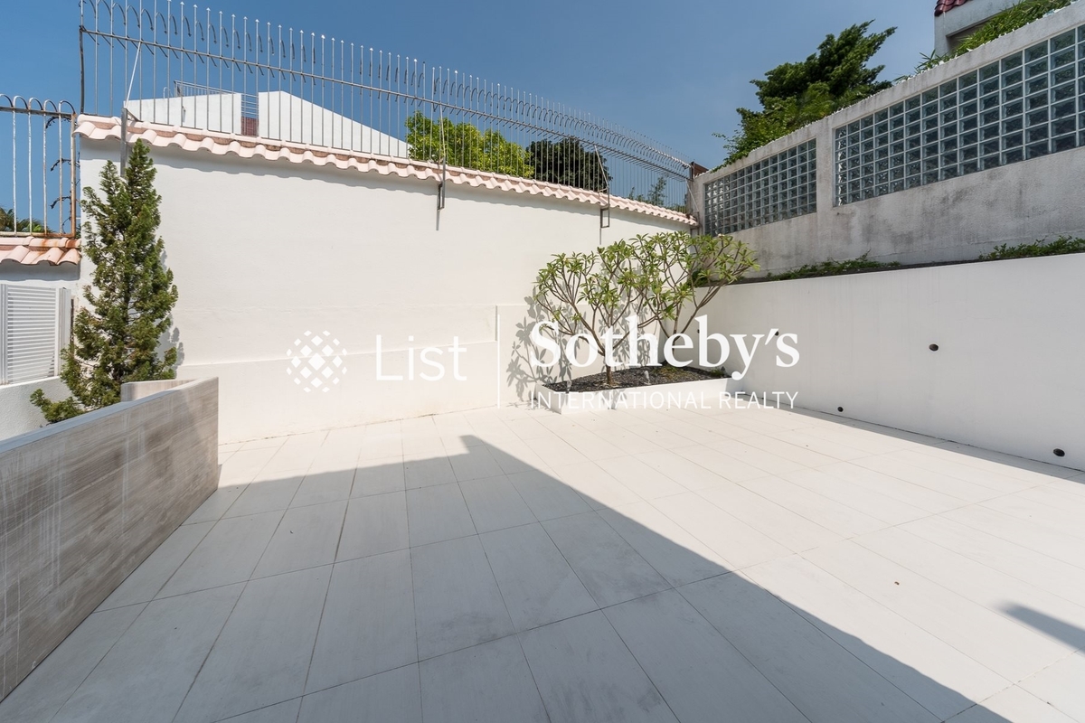 Buena Vista 怡景花園 | Private Garden off Living and Dining Room