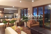 Blue Pool Lodge 愉苑 | Living and Dining Room