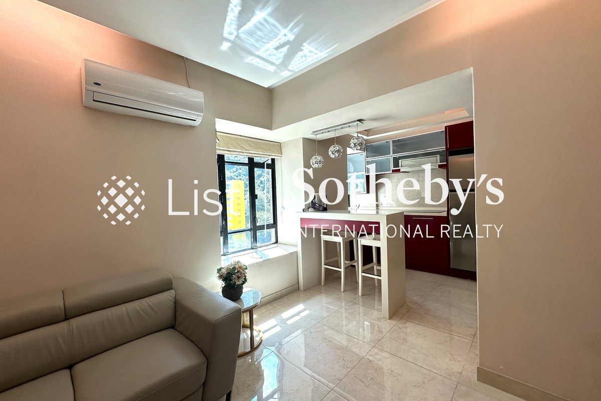 Fairview Height 輝煌臺 | Living and Dining Room