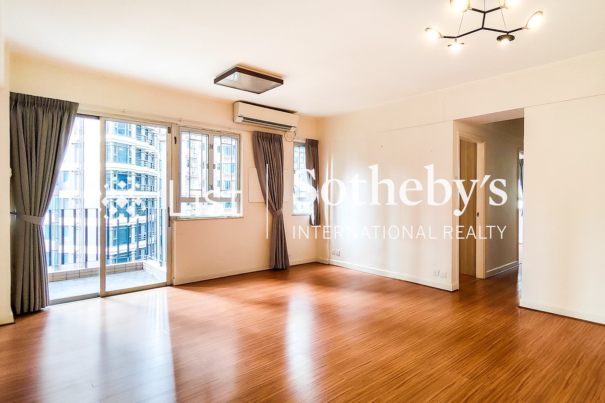 Garfield Mansion 嘉輝大廈 | Living and Dining Room