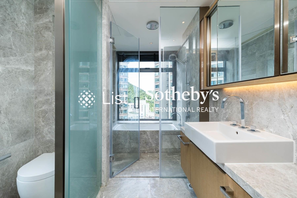 Azura 蔚然 | Master Bathroom