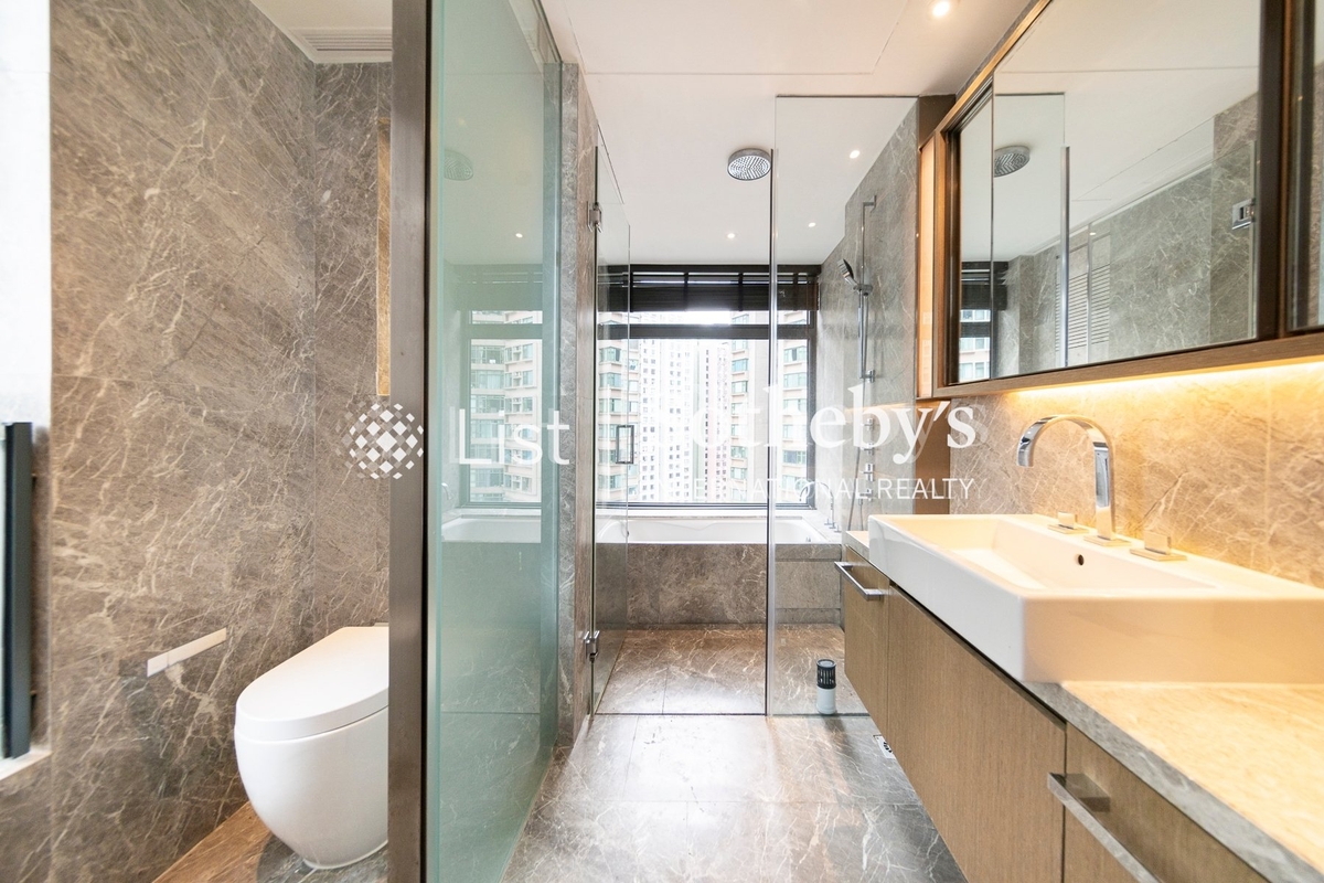 Azura 蔚然 | Master Bathroom