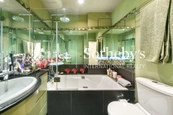 No. 39 Lyttelton Road 列提顿道39号 | Master Bathroom
