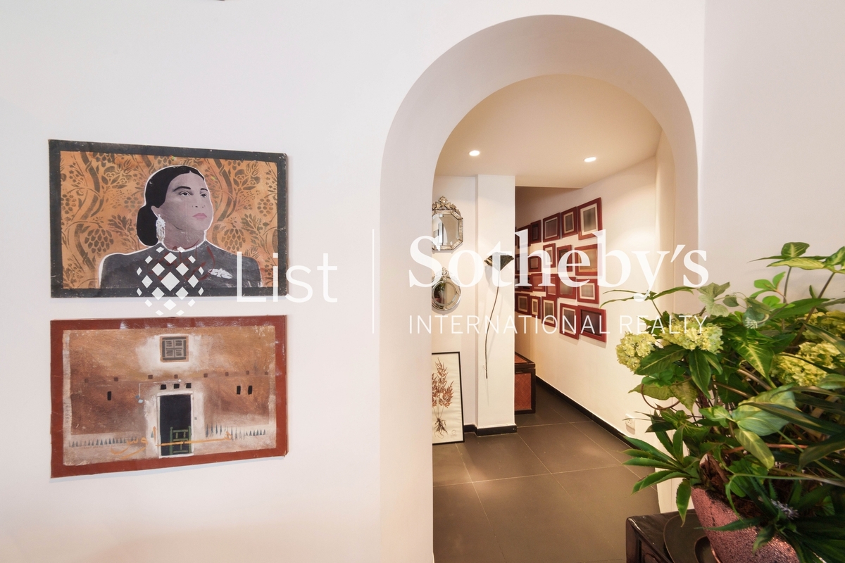 No. 39 Lyttelton Road 列提顿道39号 | Living and Dining Room