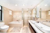 Breezy Court 瑞麒大廈 | Master Bathroom