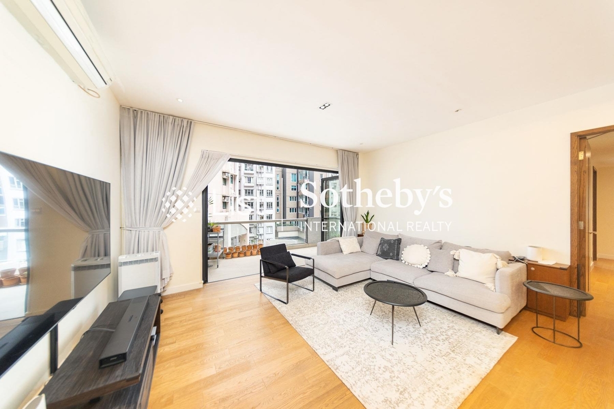 Breezy Court 瑞麒大廈 | Living and Dining Room