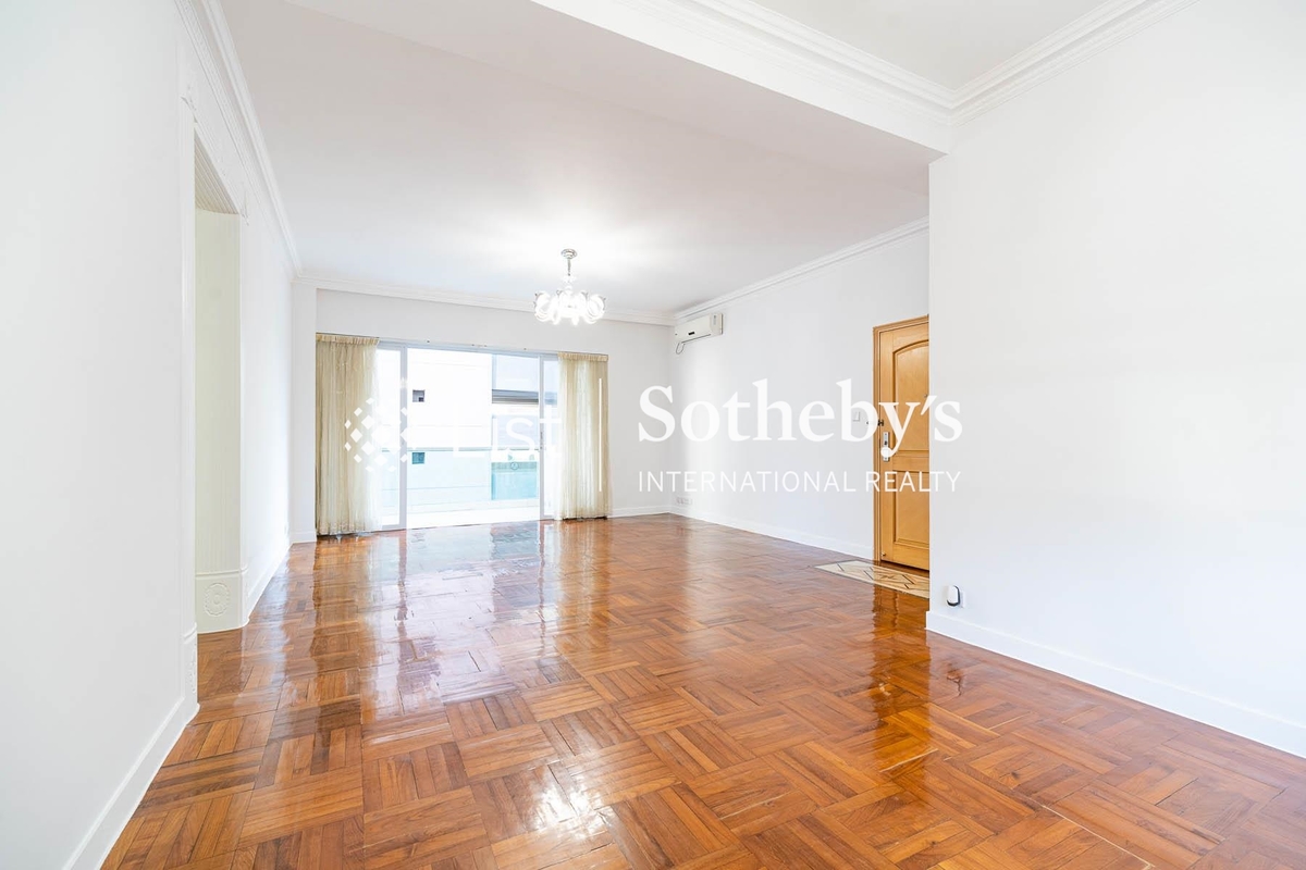 Breezy Court 瑞麒大廈 | Living and Dining Room