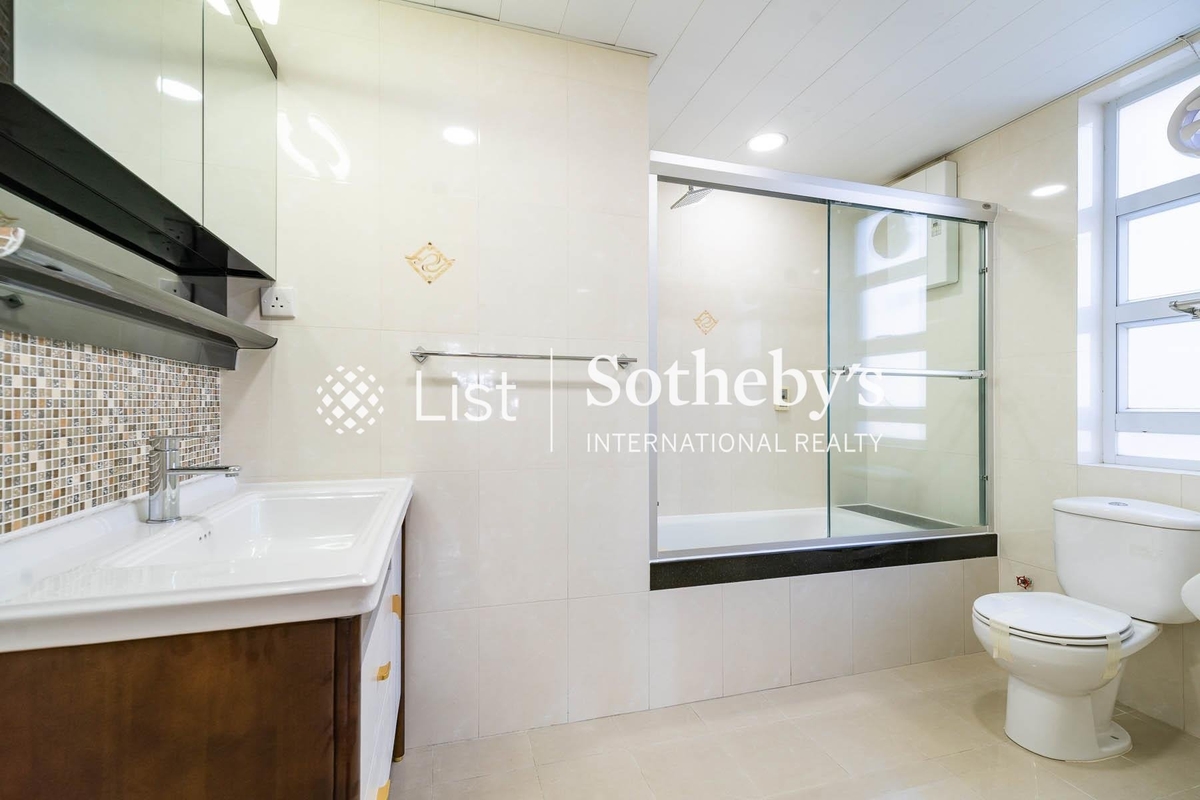 Breezy Court 瑞麒大廈 | Master Bathroom