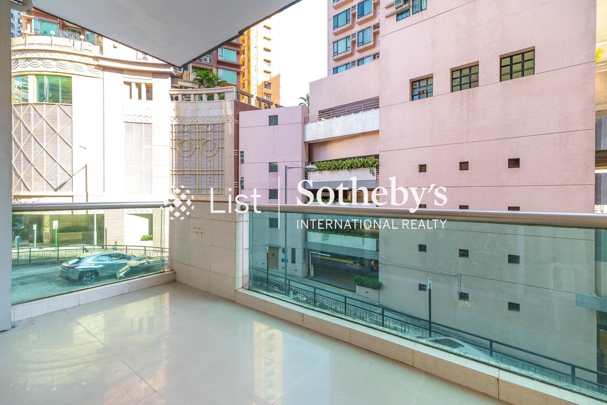 Breezy Court 瑞麒大廈 | Balcony off Living Area