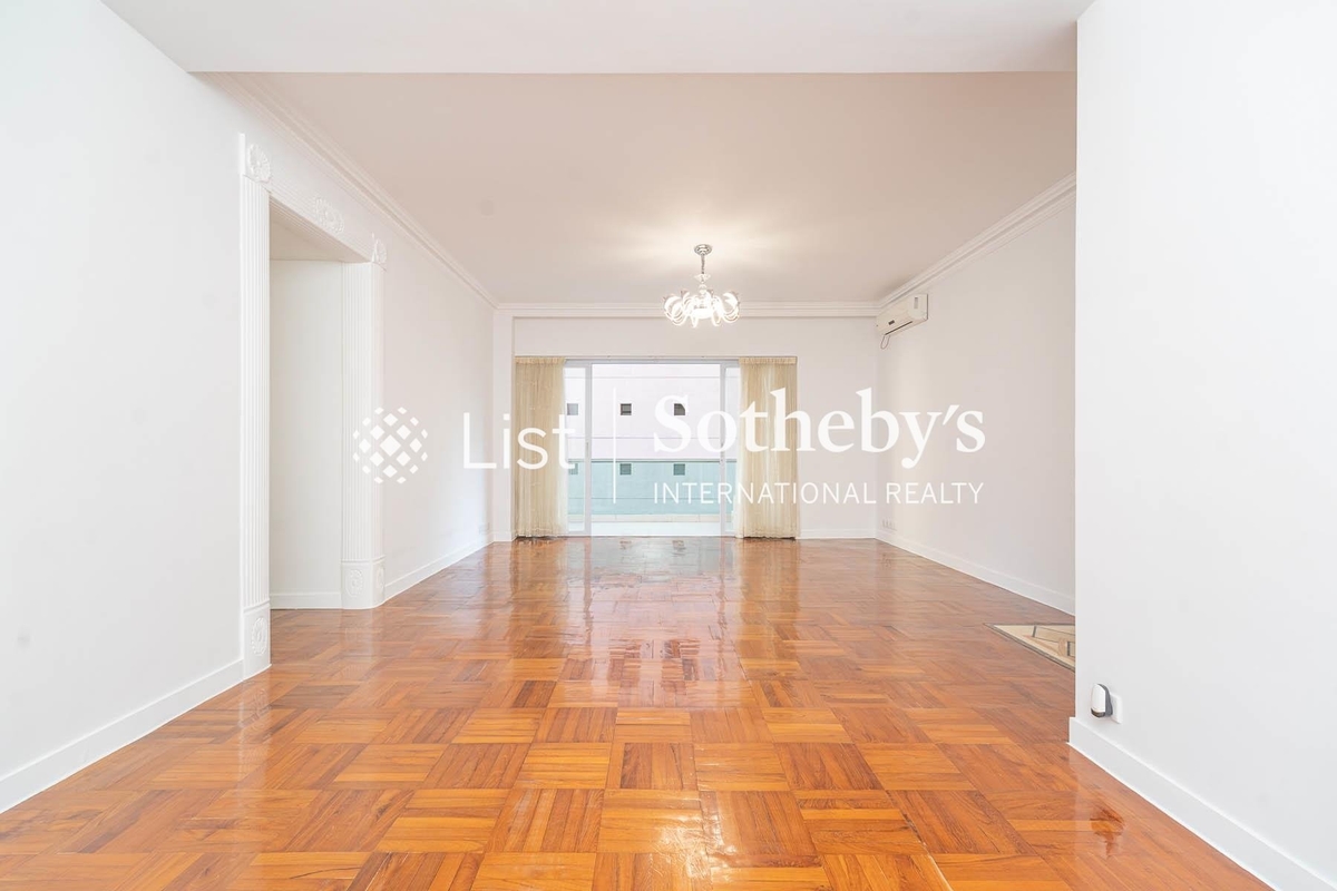 Breezy Court 瑞麒大廈 | Living and Dining Room