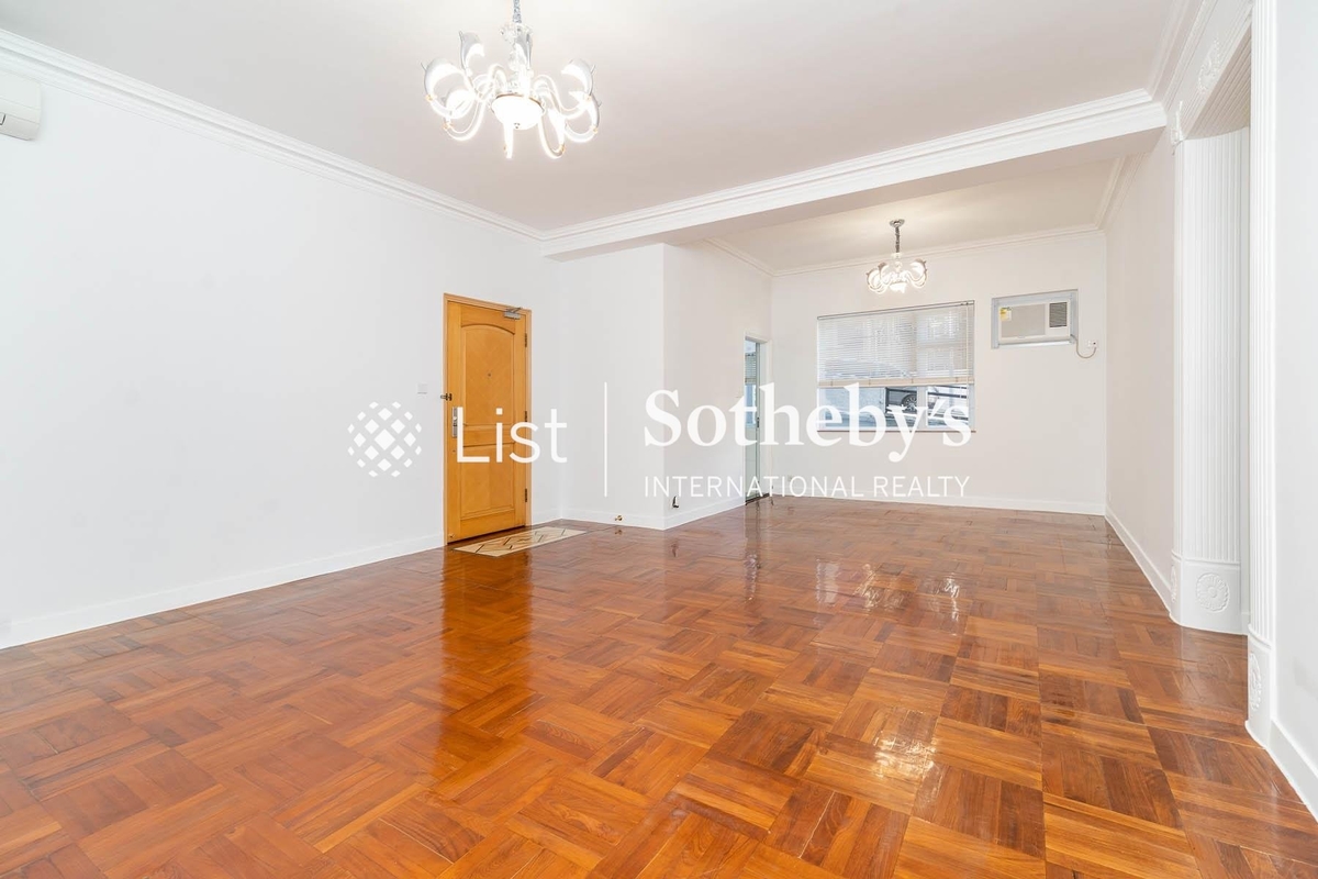 Breezy Court 瑞麒大廈 | Living and Dining Room